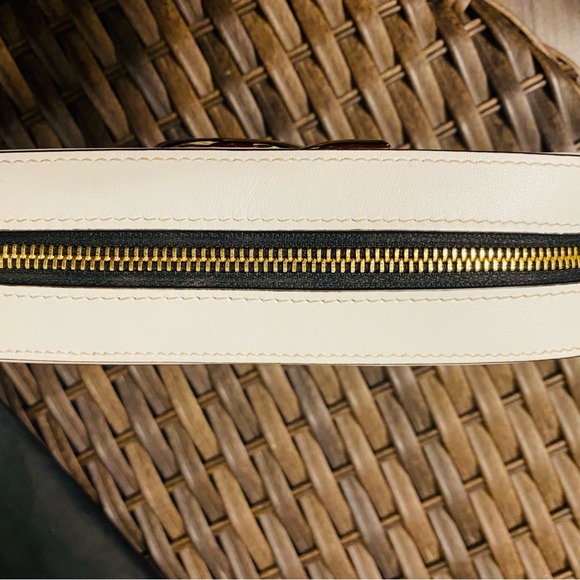 NEW WITH TAGS! 100% Authentic Dolce And Gabbana White Logo Leather Camera Bag - Picture 13 of 13